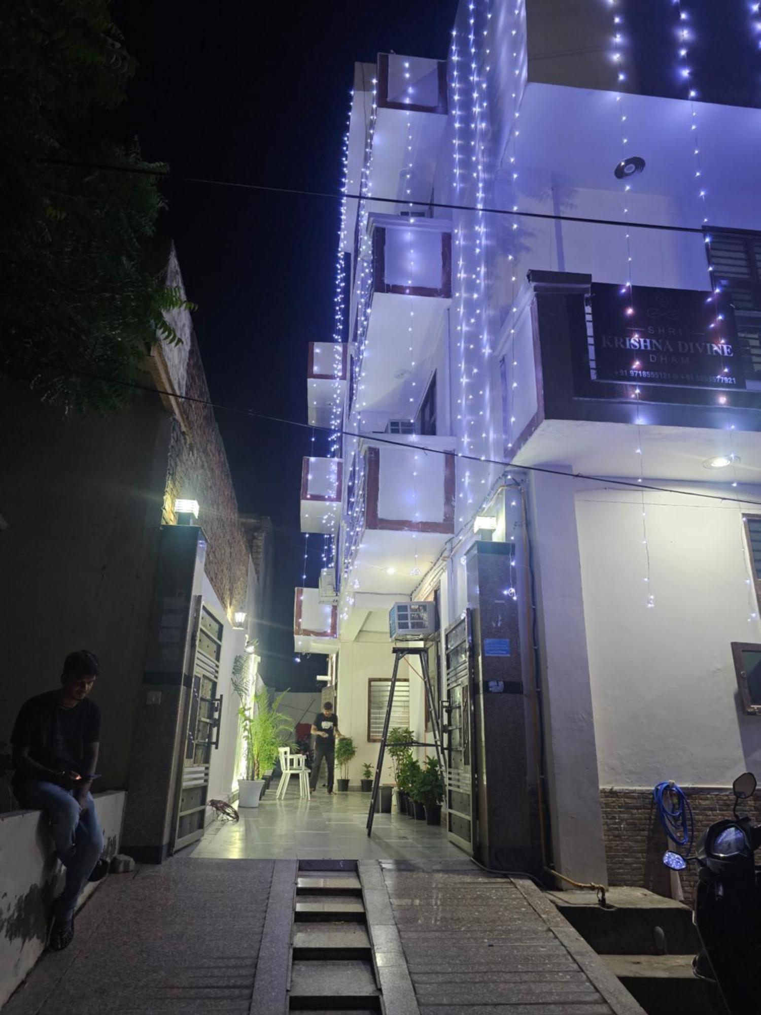 Shri Krishna Divine Dham Hotel Mathura Exterior foto