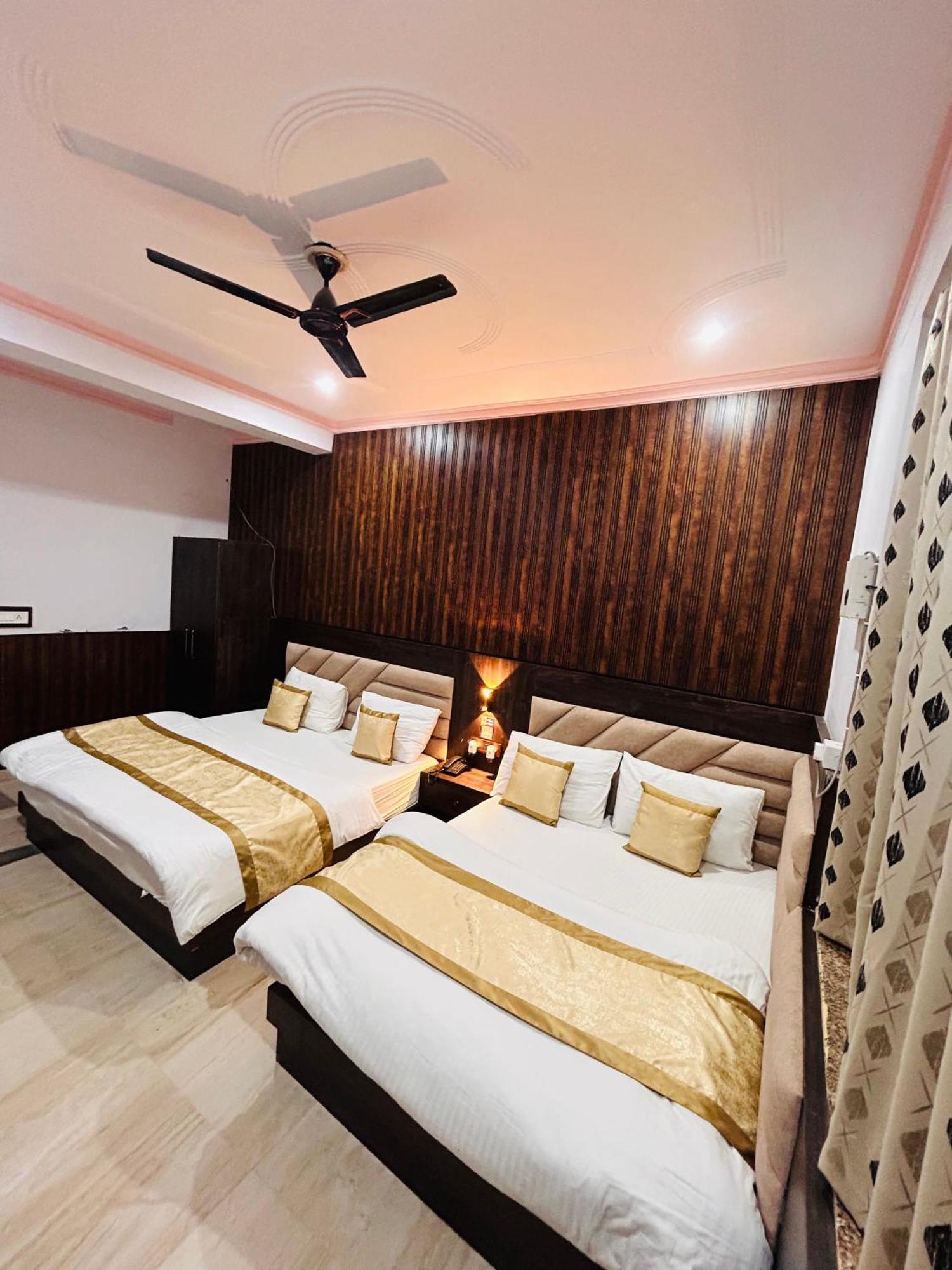 Shri Krishna Divine Dham Hotel Mathura Exterior foto